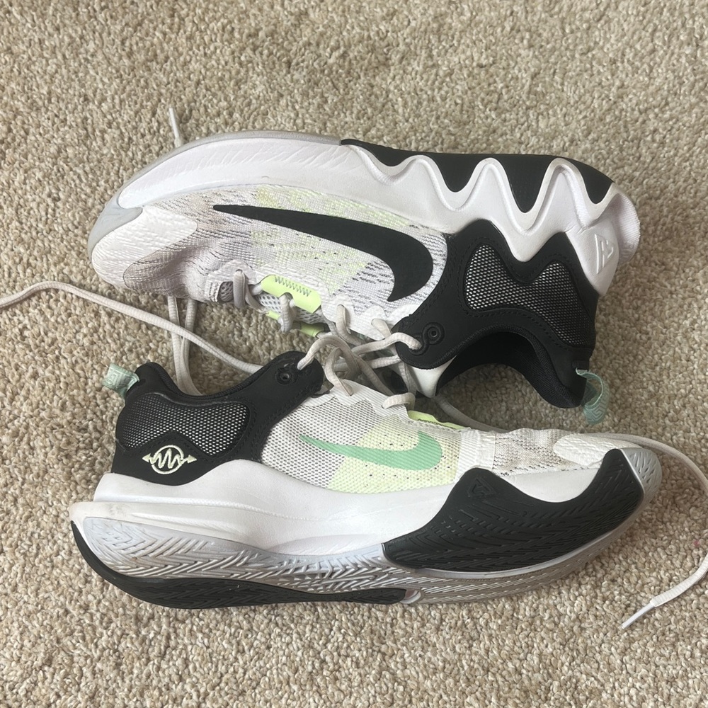 Nike Athletic Shoes White Black Green
